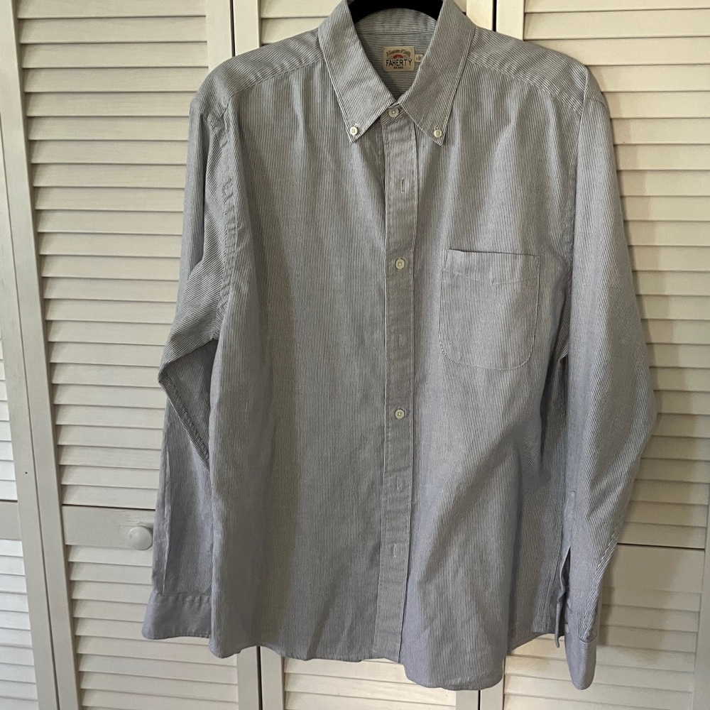 Faherty Men’s Light Blue Pinstripe Button-Down Shirt Size L Cotton Blend